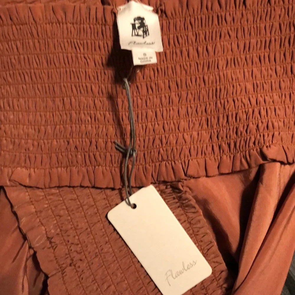 Flawless Smocked Stretch Off the Shoulder NWT 3/4 Sleeve Top size S - Picture 5 of 7